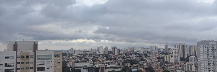 Panorama do bairro Saúde com torres residenciais e o horizonte da Zona Sul