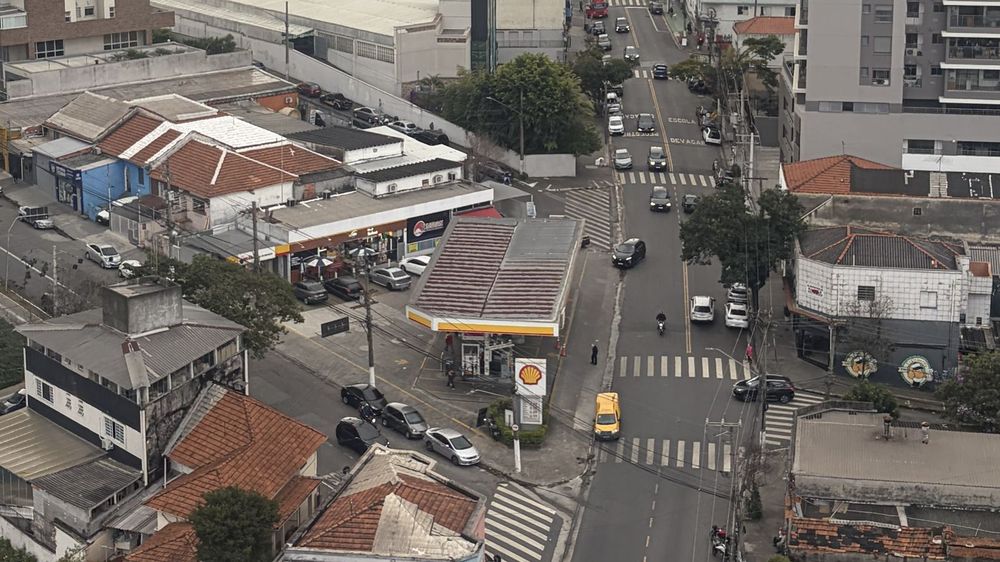 Rua comercial do bairro Saúde vista do alto